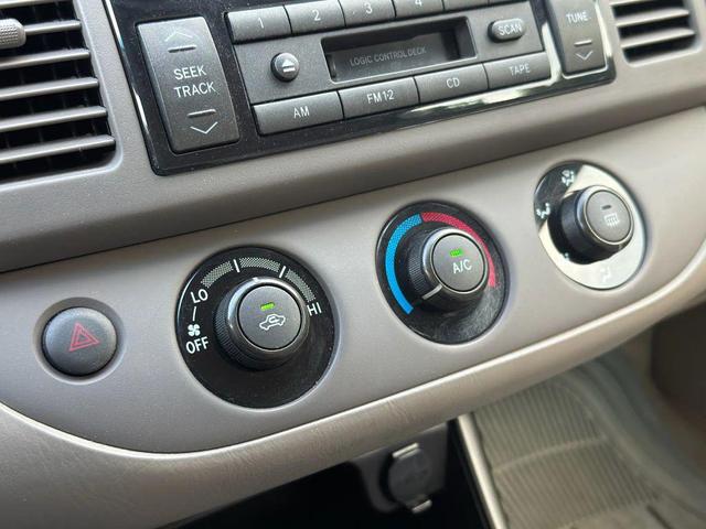 Photo of 2002 Super White Toyota Camry