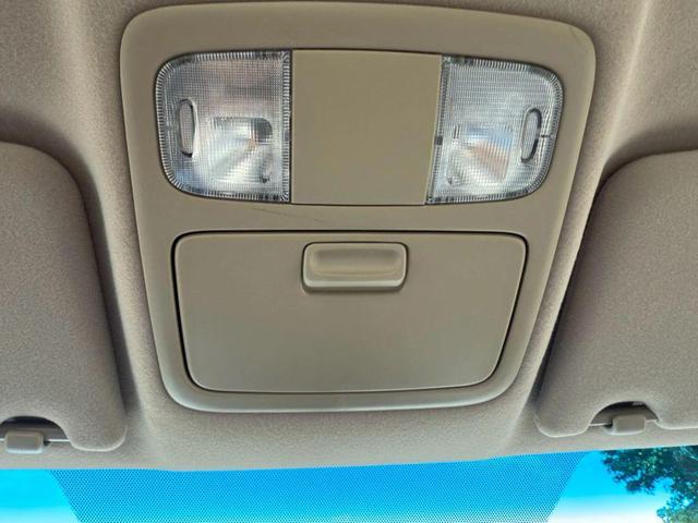 Photo of 2002 Super White Toyota Camry
