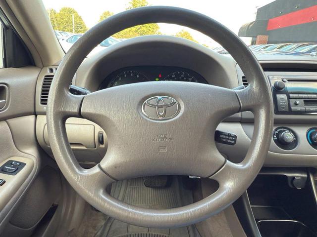 Photo of 2002 Super White Toyota Camry