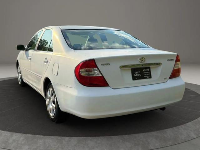 Photo of 2002 Super White Toyota Camry