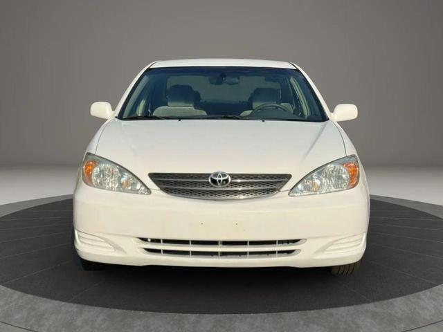 Photo of 2002 Super White Toyota Camry