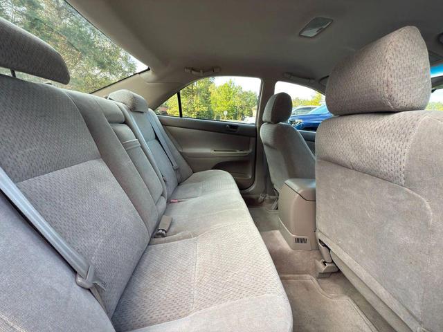 Photo of 2002 Super White Toyota Camry