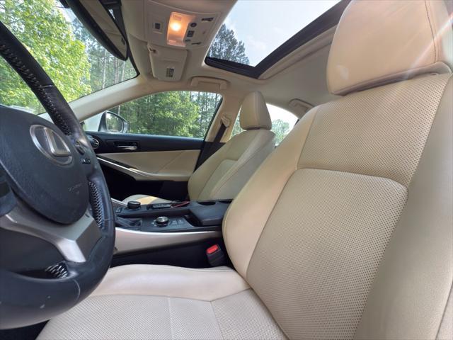 Photo of 2016 WHITE Lexus IS 200t