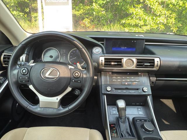 Photo of 2016 WHITE Lexus IS 200t