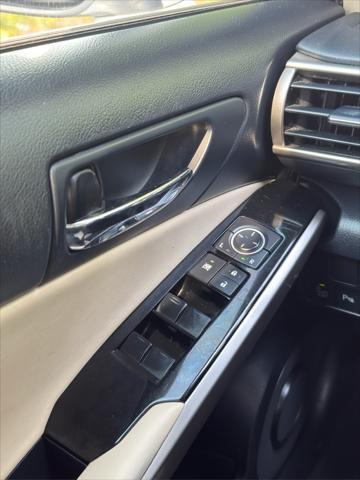 Photo of 2016 WHITE Lexus IS 200t