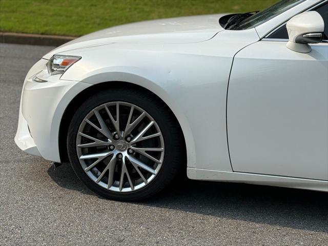 Photo of 2016 WHITE Lexus IS 200t