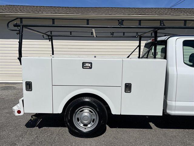Photo of 2022 Oxford White Ford F-250