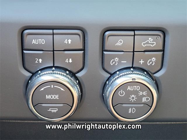 Photo of 2025 Summit White GMC Sierra 2500