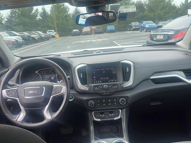 Photo of 2024 Summit White GMC Terrain
