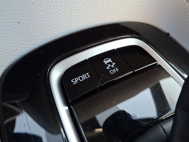 Photo of 2019 White Toyota Corolla