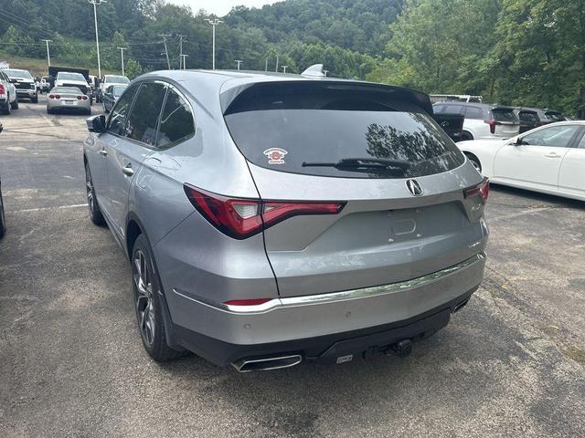 Photo of 2024 Lunar Silver Metallic Acura MDX