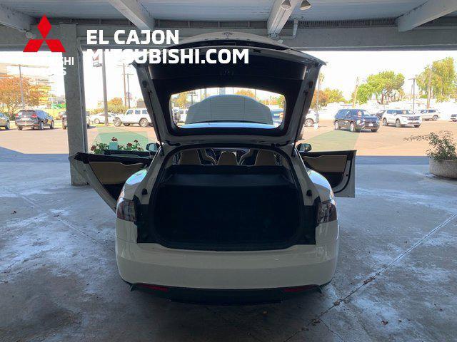 Photo of 2016 White Tesla Model S