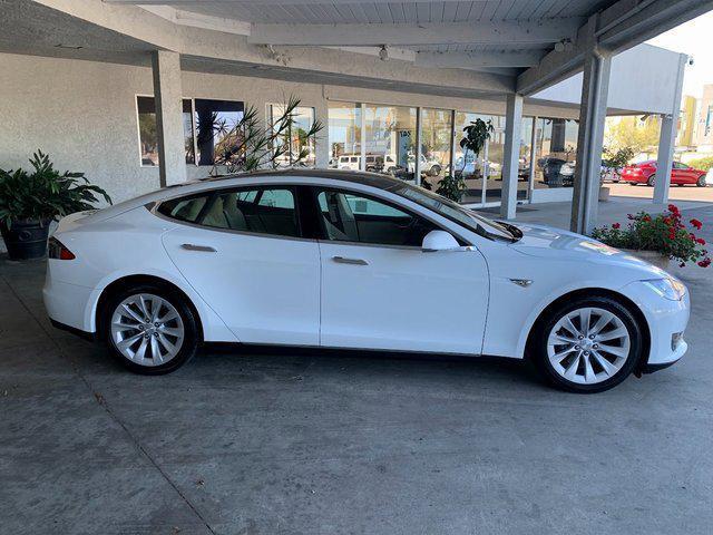 Photo of 2016 White Tesla Model S