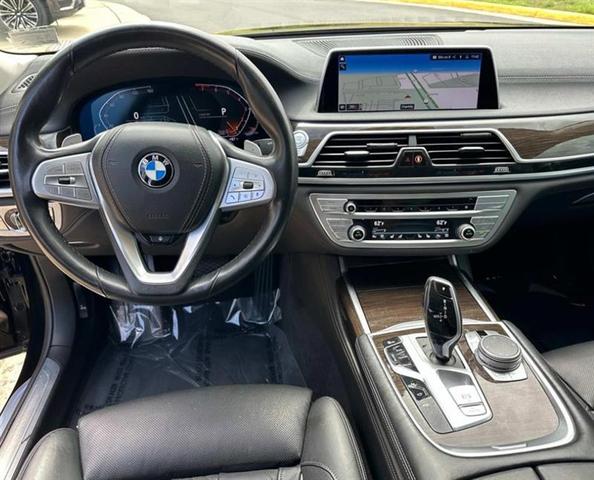 Photo of 2022 Jet Black BMW 740
