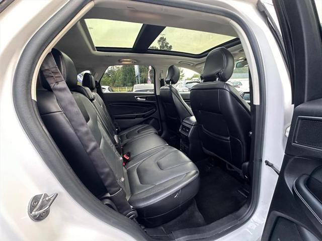 Photo of 2015 White Platinum Metallic Tri-Coat Ford Edge