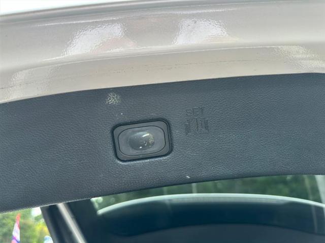 Photo of 2015 White Platinum Metallic Tri-Coat Ford Edge
