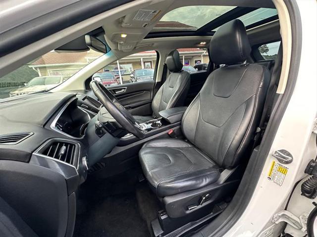 Photo of 2015 White Platinum Metallic Tri-Coat Ford Edge