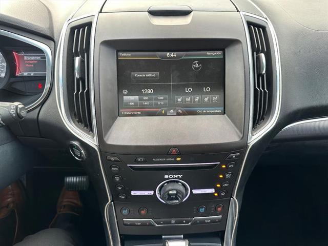 Photo of 2015 White Platinum Metallic Tri-Coat Ford Edge