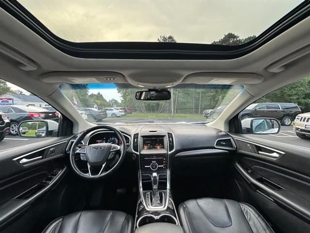 Photo of 2015 White Platinum Metallic Tri-Coat Ford Edge