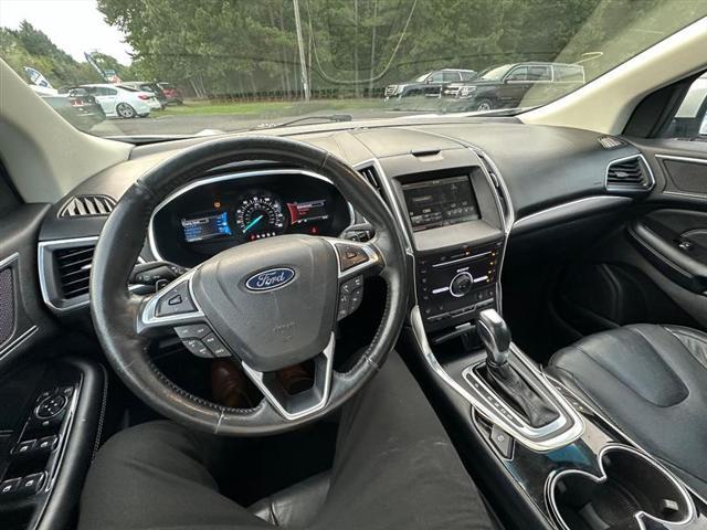Photo of 2015 White Platinum Metallic Tri-Coat Ford Edge