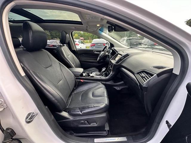 Photo of 2015 White Platinum Metallic Tri-Coat Ford Edge