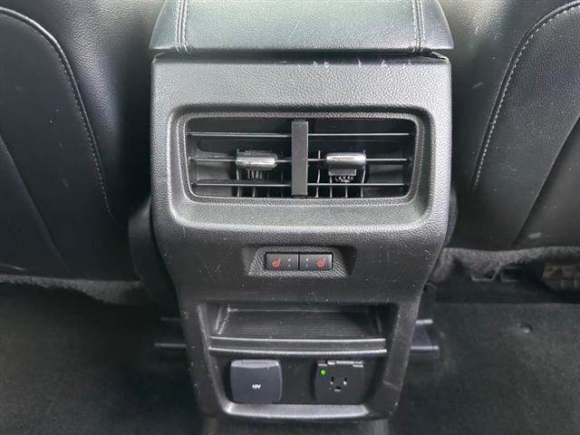 Photo of 2015 White Platinum Metallic Tri-Coat Ford Edge