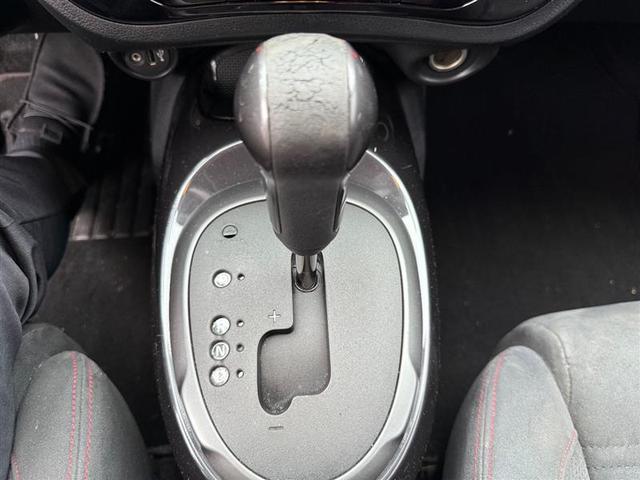 Photo of 2014 White Pearl Nissan Juke