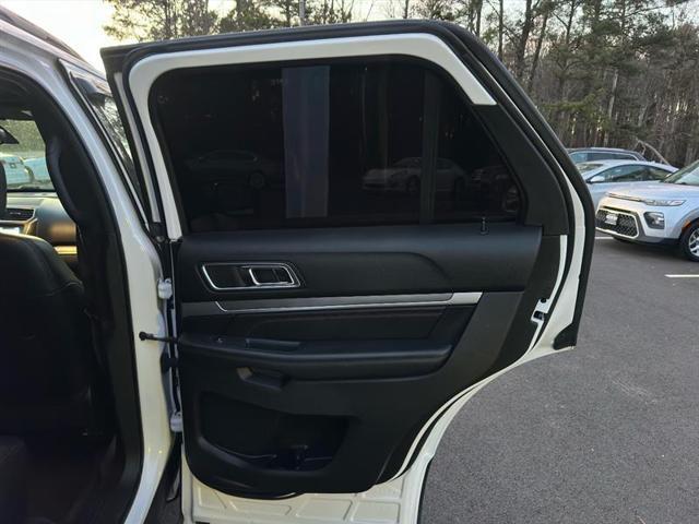 Photo of 2018 White Platinum Metallic Tri-Coat Ford Explorer