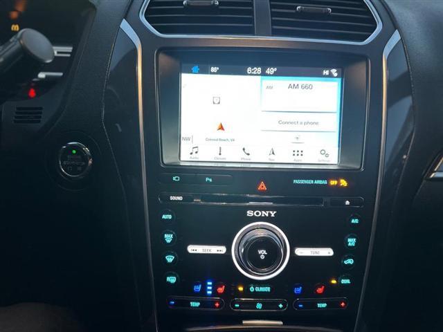 Photo of 2018 White Platinum Metallic Tri-Coat Ford Explorer