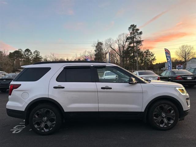 Photo of 2018 White Platinum Metallic Tri-Coat Ford Explorer