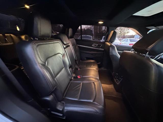 Photo of 2018 White Platinum Metallic Tri-Coat Ford Explorer