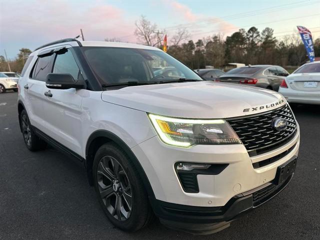 Photo of 2018 White Platinum Metallic Tri-Coat Ford Explorer