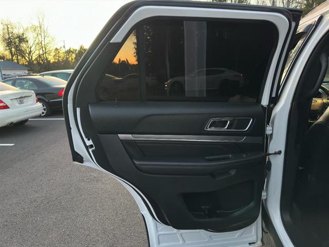 Photo of 2018 White Platinum Metallic Tri-Coat Ford Explorer