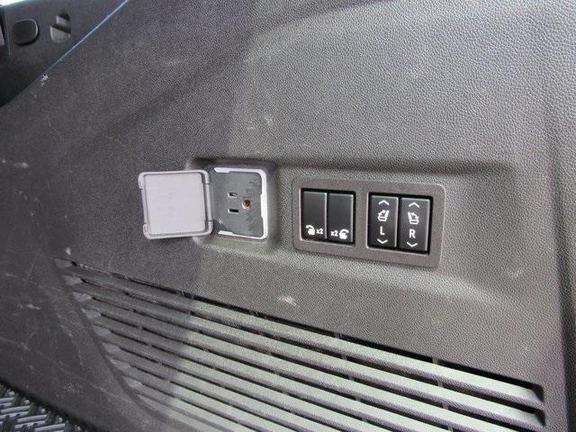 Photo of 2023 White Frost Tri-Coat GMC Yukon XL