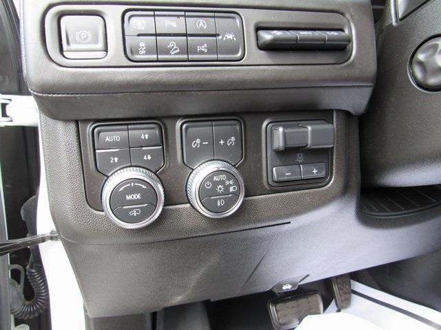 Photo of 2023 White Frost Tri-Coat GMC Yukon XL