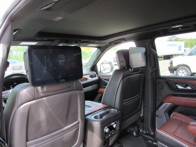 Photo of 2023 White Frost Tri-Coat GMC Yukon XL
