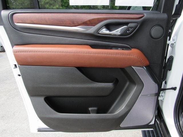 Photo of 2023 White Frost Tri-Coat GMC Yukon XL