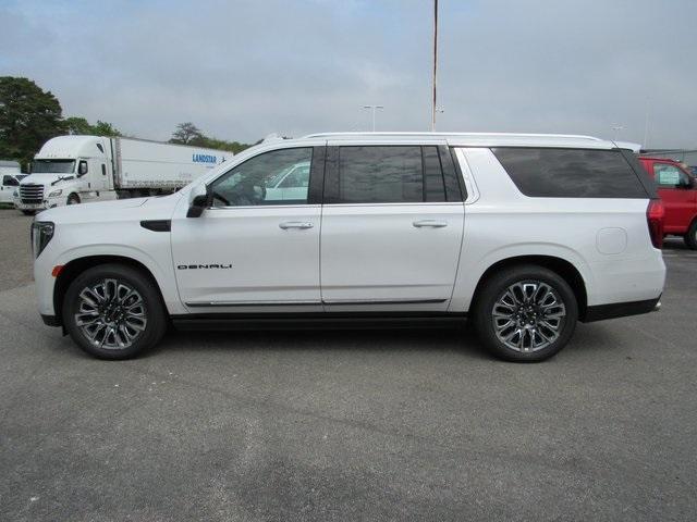 Photo of 2023 White Frost Tri-Coat GMC Yukon XL