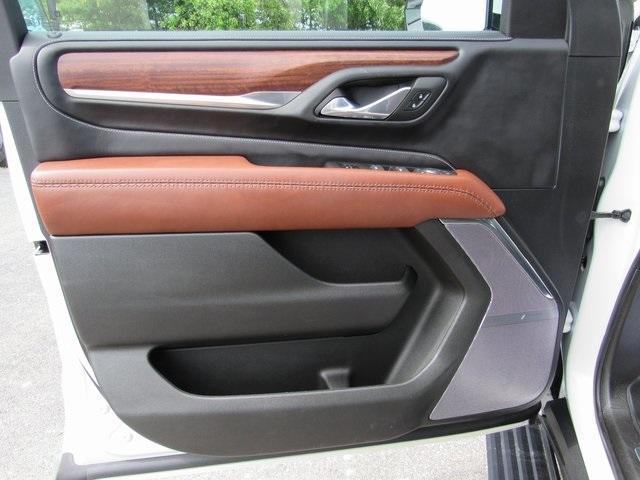 Photo of 2023 White Frost Tri-Coat GMC Yukon XL