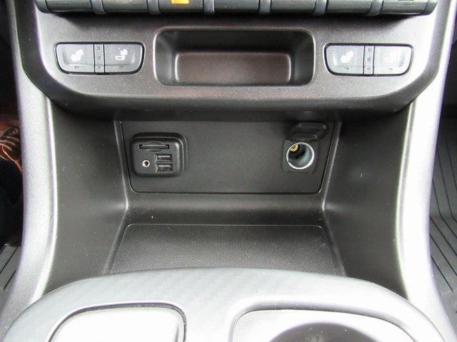 Photo of 2022 White GMC Canyon