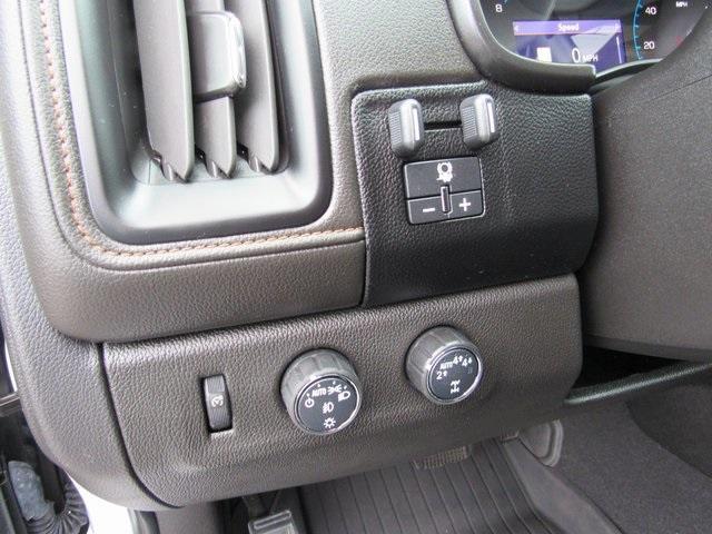 Photo of 2022 White GMC Canyon