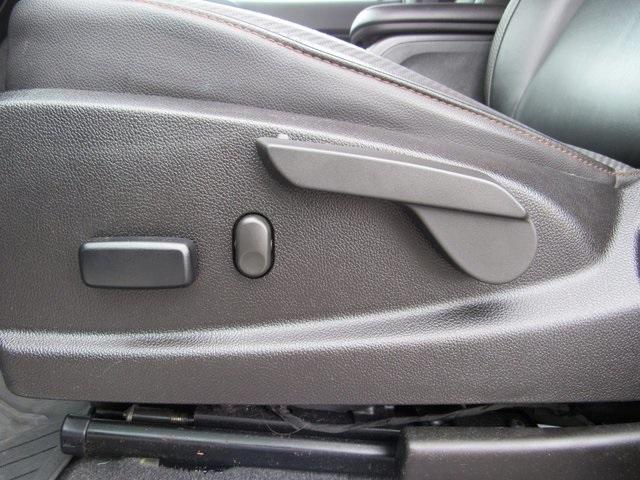 Photo of 2022 White GMC Canyon