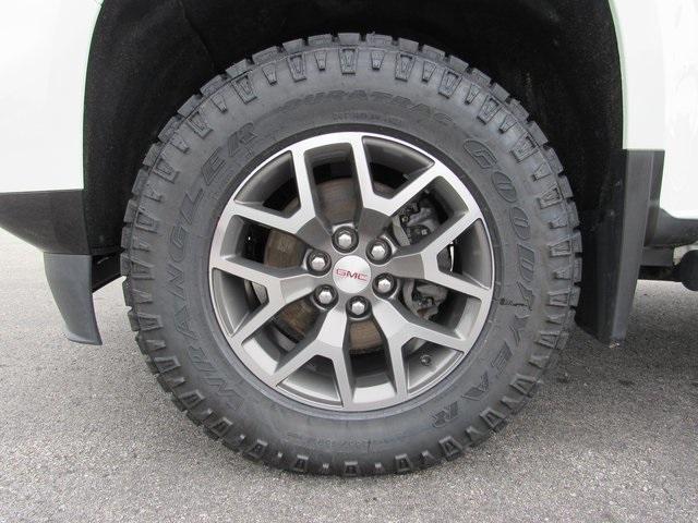 Photo of 2022 White GMC Canyon