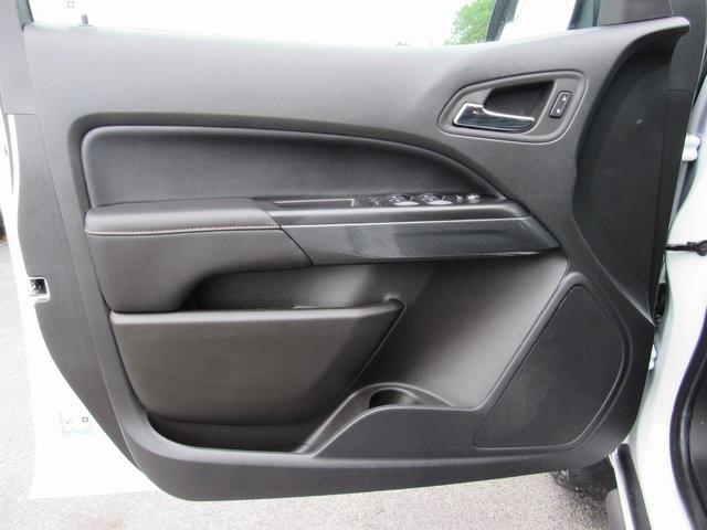 Photo of 2022 White GMC Canyon