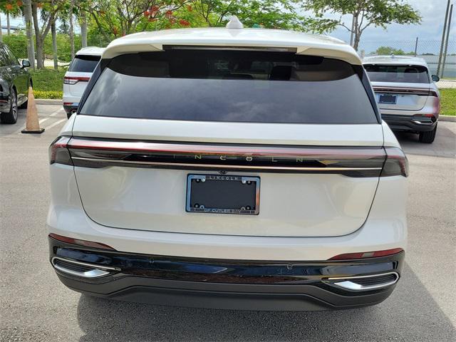 Photo of 2025 White Platinum Clearcoat Metallic Lincoln Nautilus