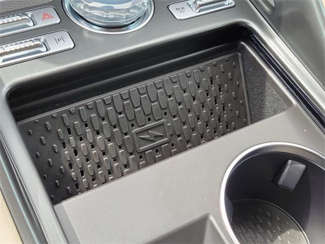 Photo of 2025 White Platinum Clearcoat Metallic Lincoln Nautilus