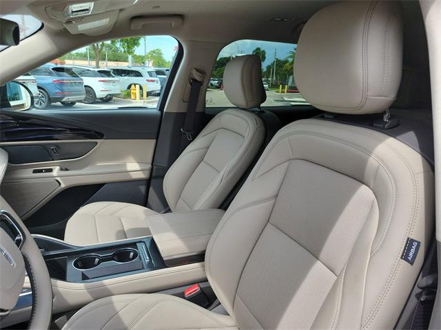 Photo of 2025 White Platinum Clearcoat Metallic Lincoln Nautilus