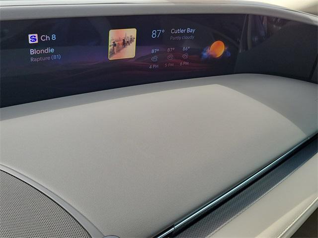 Photo of 2025 White Platinum Clearcoat Metallic Lincoln Nautilus