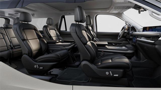 Photo of 2025 Pristine White Metallic Tri-Coat Lincoln Navigator