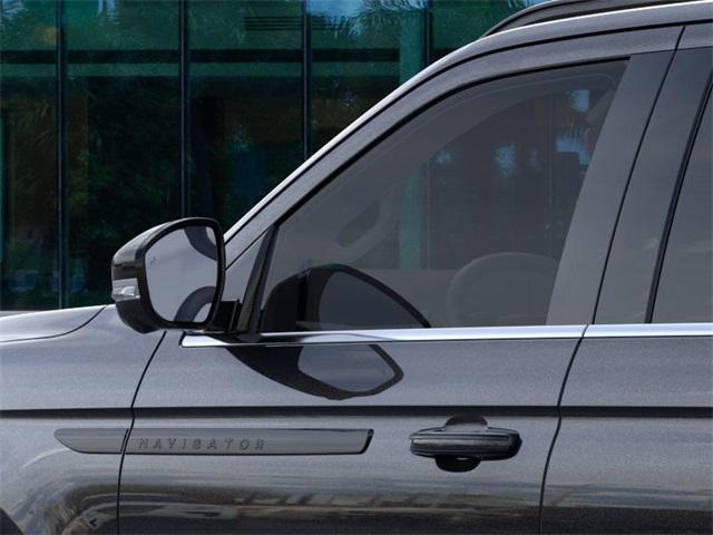 Photo of 2025 Black Metallic Lincoln Navigator